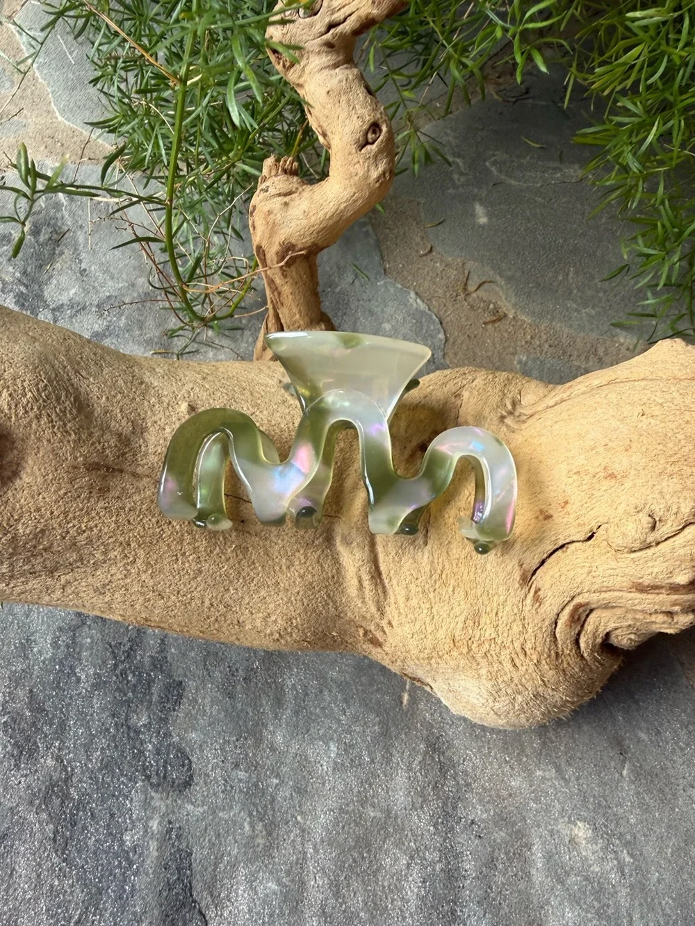 New🌟Anthropologie- Iridescent Wave Hair Clip - Marbled Green